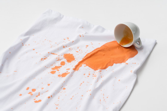 Summer Stains: Grass, Sweat and Sunscreen – How to Remove Them Safely